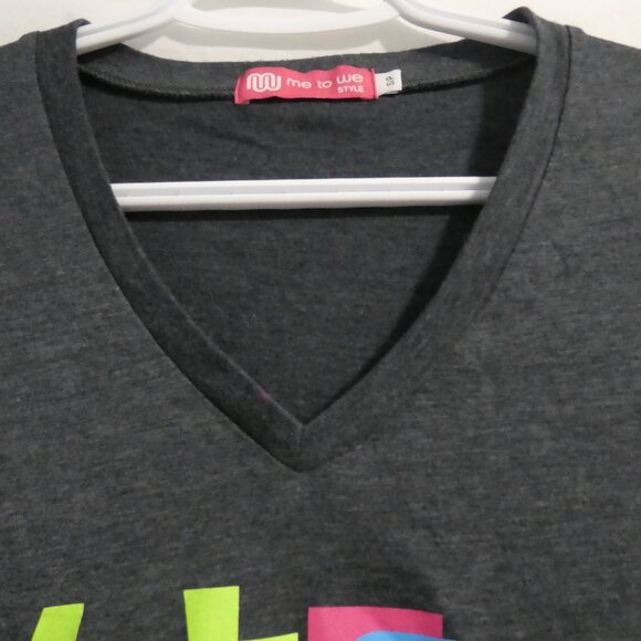 ME TO WE STYLE | small | Graphic Charcoal V-Neck Tee / T-Shirt | Made In Canada - Picture 5 of 14